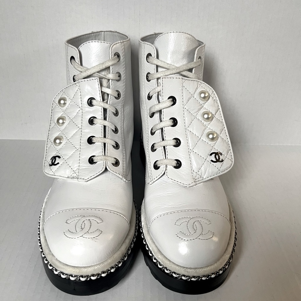 Aunthentic CHANEL pearl combat boots size EU 36.5